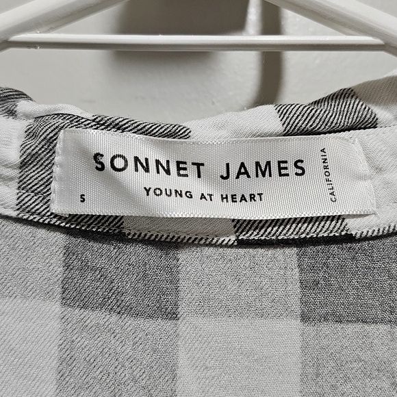 Sonnet James Oversized Top - Picture 5 of 8